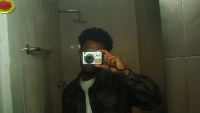 NatiFlux mirror selfie with a Sony compact camera