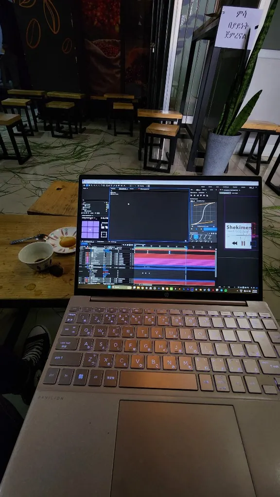 NatiFlux learning motion graphics in After Effects at a cafe